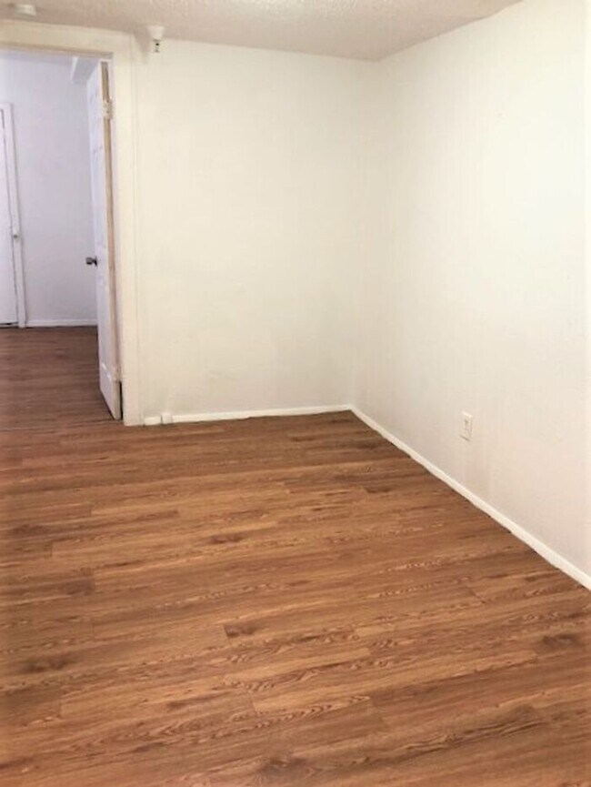 Foto del edificio - 1 BED 1 BATH COLLEGE HILL ADDITION