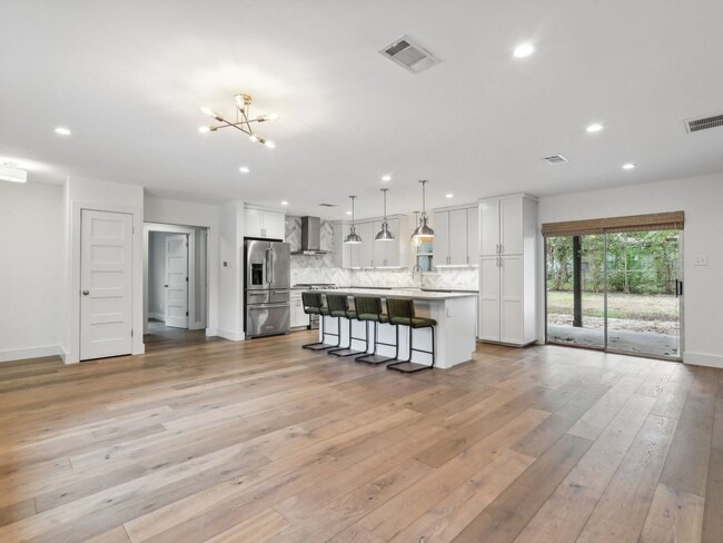 Building Photo - 1109 Sahara Ave