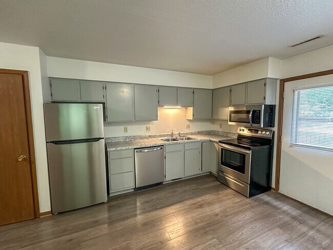Foto del edificio - 3008-3014 Oakland St