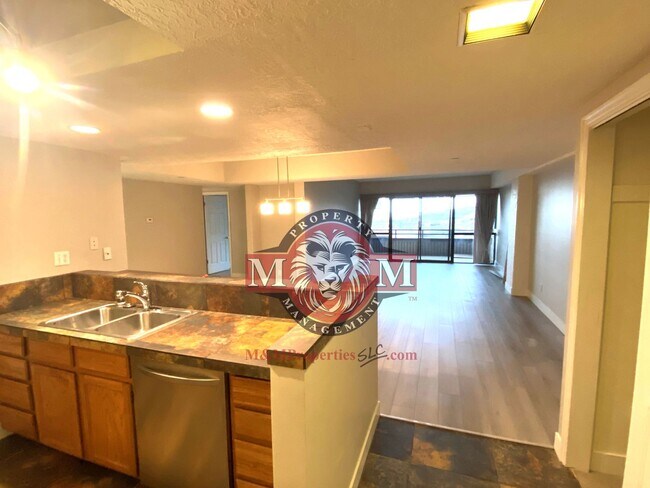Building Photo - 2 Bed 2 Bath Condo in Bench Tower Condomin...