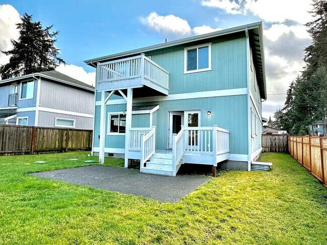 Foto del edificio - Spacious 4-Bedroom Home with Modern Comforts in Spanaway, WA