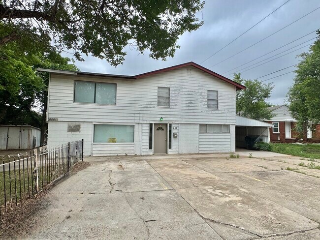 Foto del edificio - 444 Babb Dr