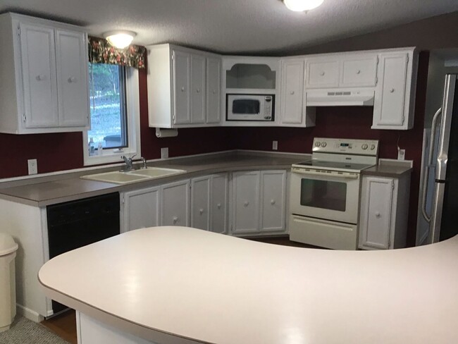 Building Photo - 3 Bedroom 1 3/4 Bath Home near Lake Milton...