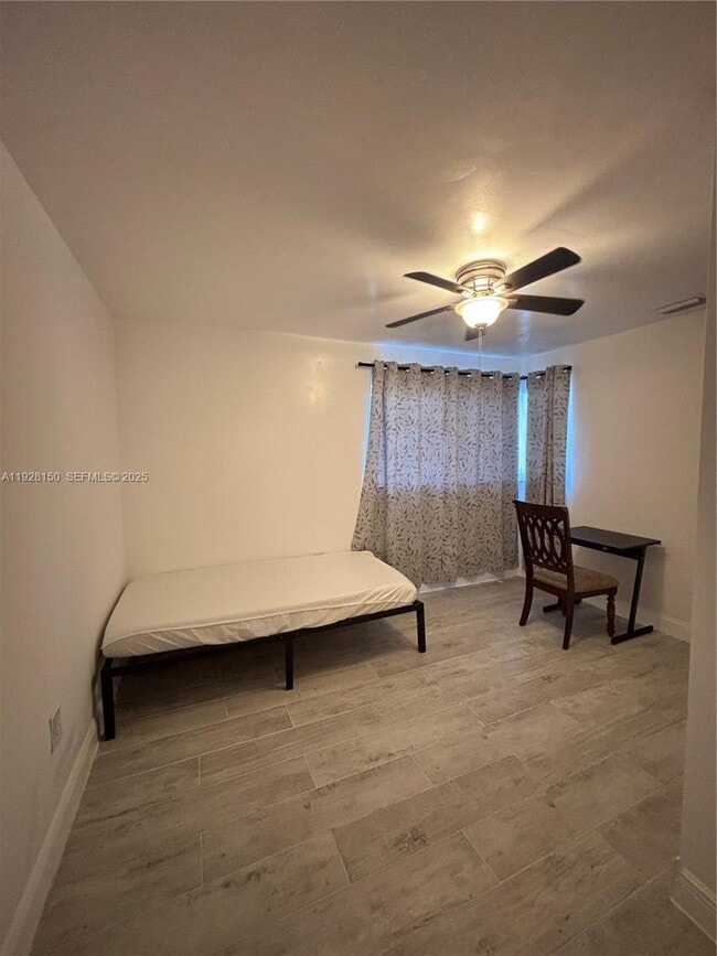 Foto del edificio - 4807 Ponce de Leon Blvd