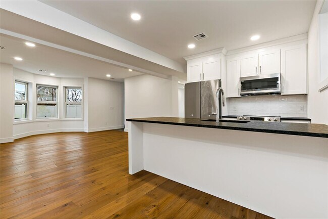 Building Photo - 92 S Highland Ave