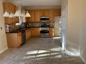 Building Photo - 51 Winding Hill Dr