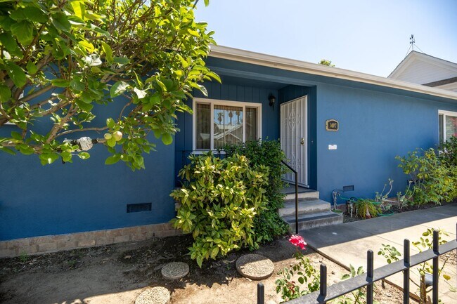 Foto del edificio - 2 bedroom, den and 1.5 bath, a few blocks of SPHS