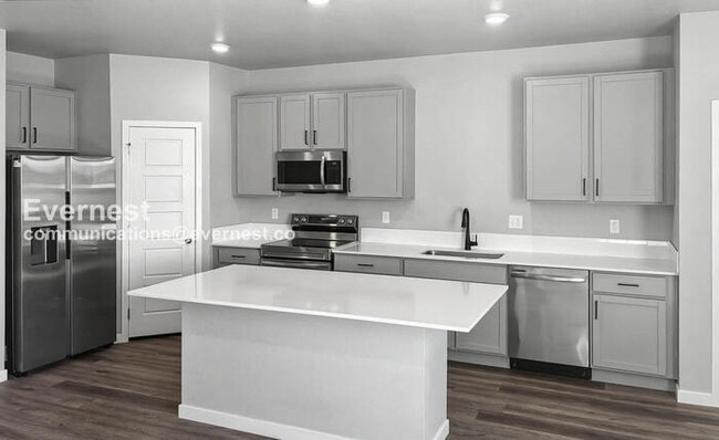 Foto del edificio - 235 Molinar St