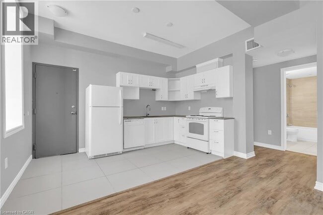 Building Photo - 58 Beverly St