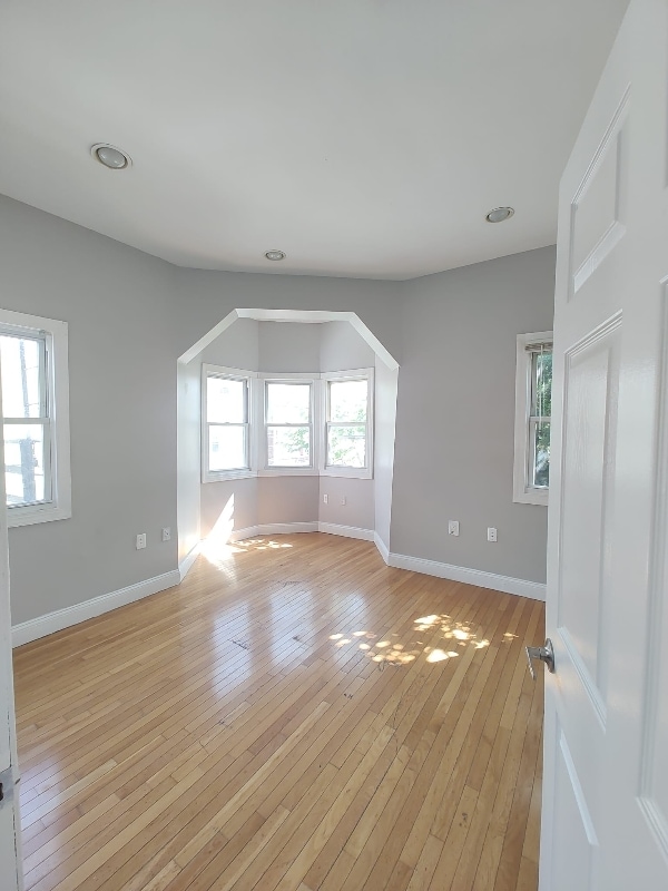 Primary Photo - 401 River St
