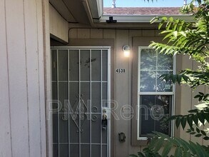 Building Photo - 453 Roberts St