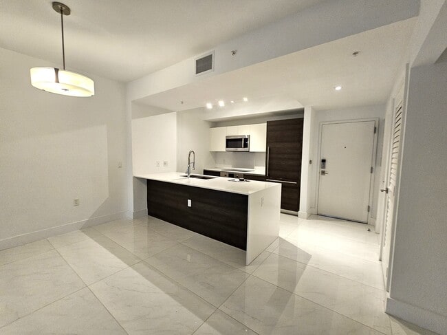 Building Photo - 301 Altara Ave