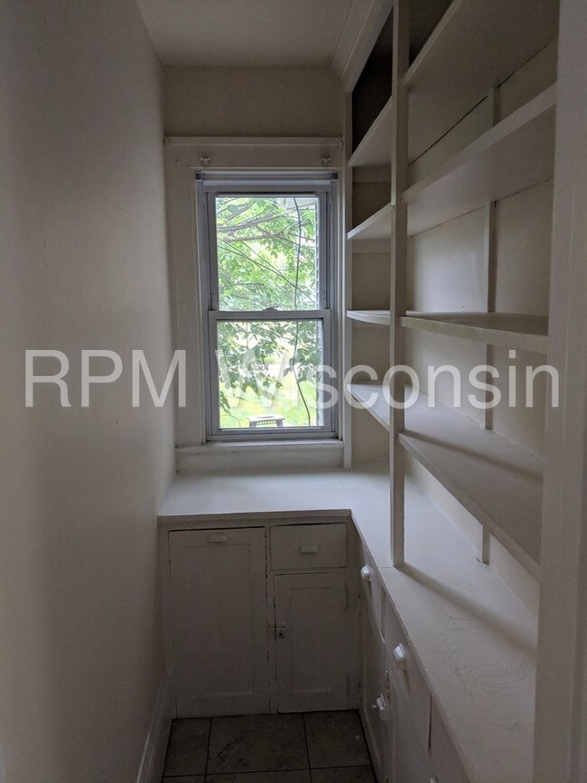 Foto del edificio - Lower Duplex- West Allis