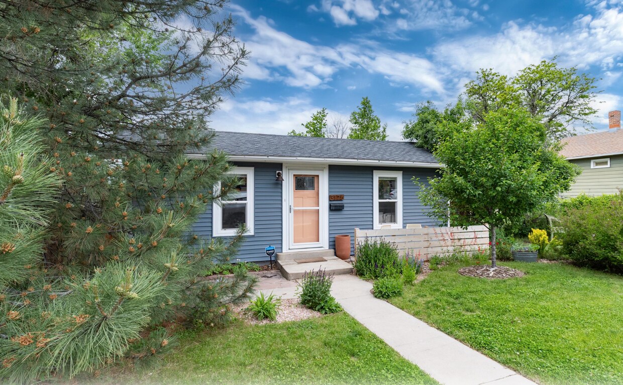 Foto principal - 3175 S Pennsylvania St
