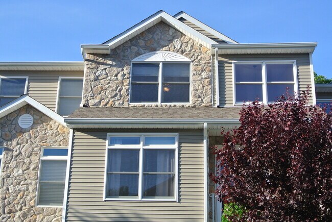 Building Photo - 111 Autumn Ridge Rd
