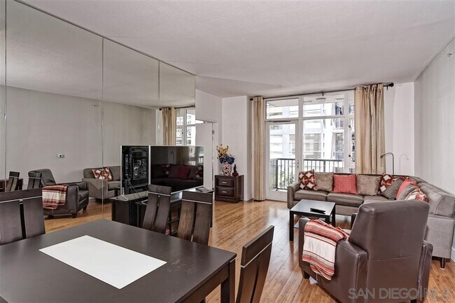 Building Photo - 530 K St