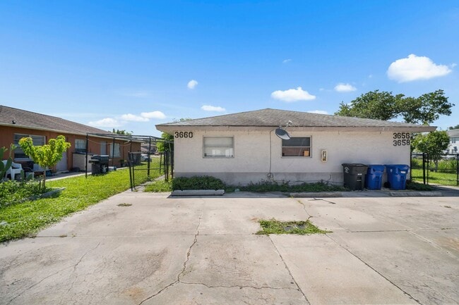 Building Photo - 3656 Seminole Ave