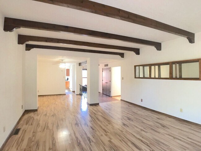 Foto del edificio - Spacious 2BR/2BA located on Golf Course in Rio Communities. Hardwood floors in living space. 2 Ca...
