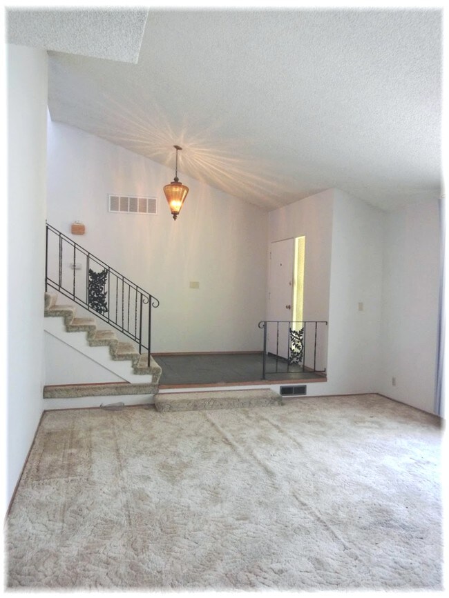 Building Photo - 5996 Santa Teresa Blvd