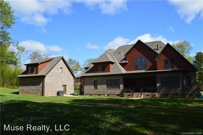 Building Photo - 6 br, 4.5 bath House - 664 Bellegray Road