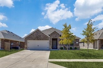 Building Photo - 707 Range Dr