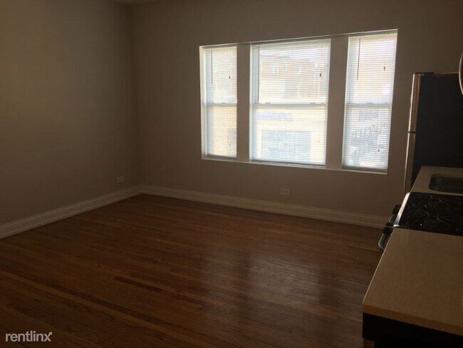 Building Photo - 4911 W Cuyler Ave
