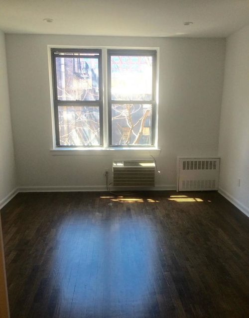 Primary Photo - 328 W 19th St