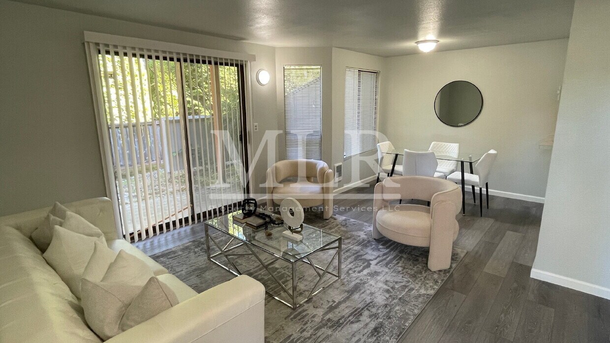 Foto principal - 1700 Lake Park Dr SW