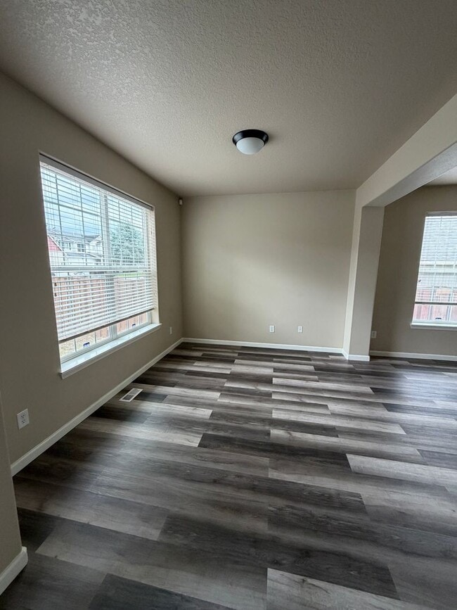 Building Photo - 6108 NE 84th Ave