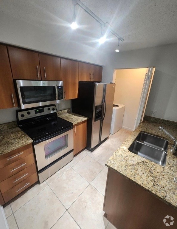 Building Photo - 1020 Crystal Way