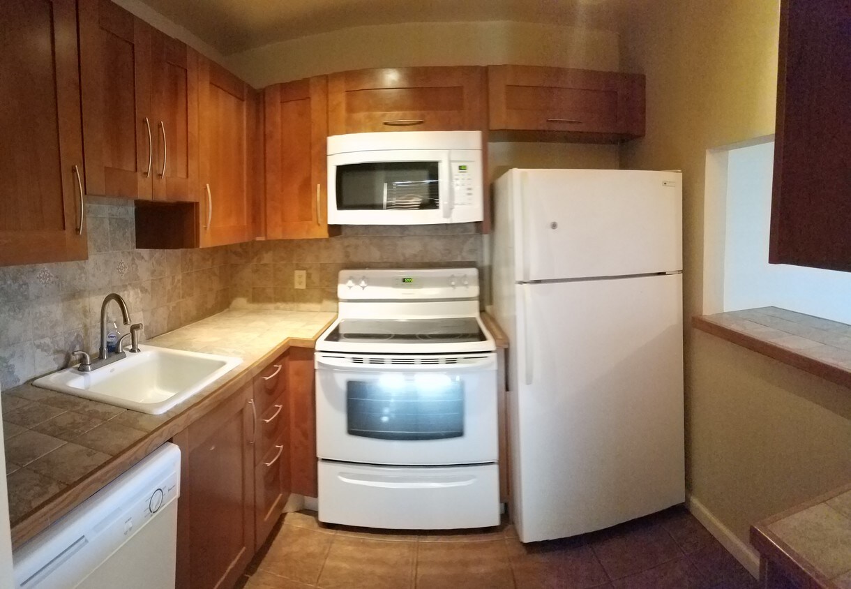 Primary Photo - 4200 Crystal Lake Dr
