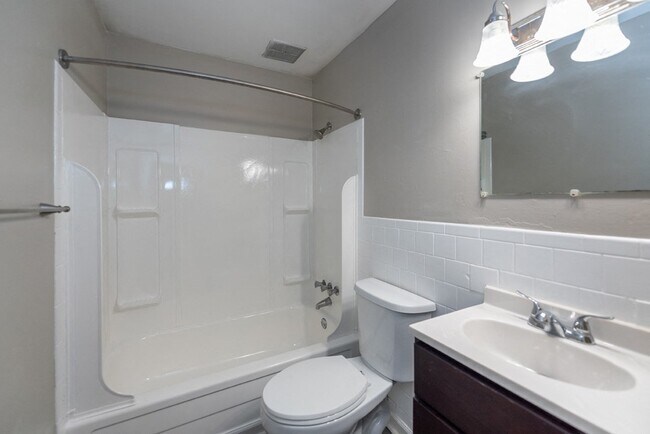Foto del edificio - Hilton Village Townhomes