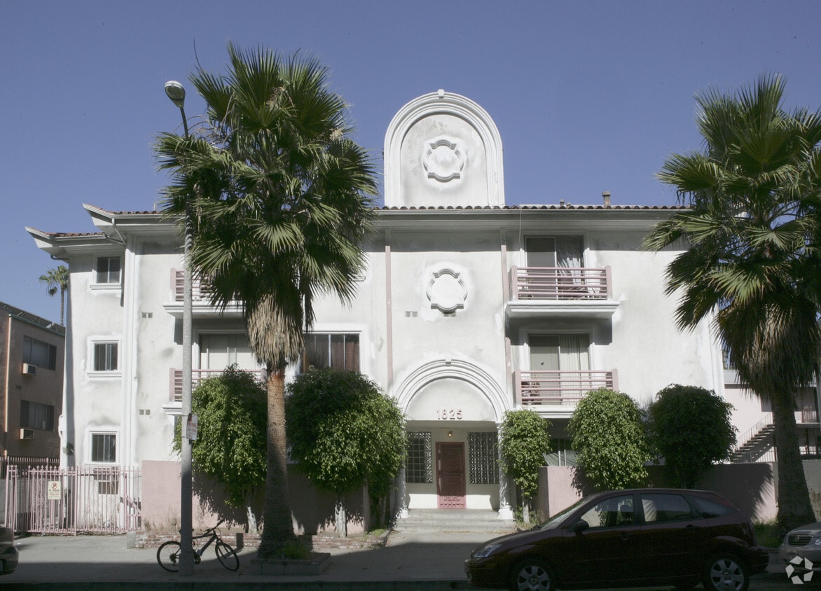 Building - 1825 N Tamarind Ave