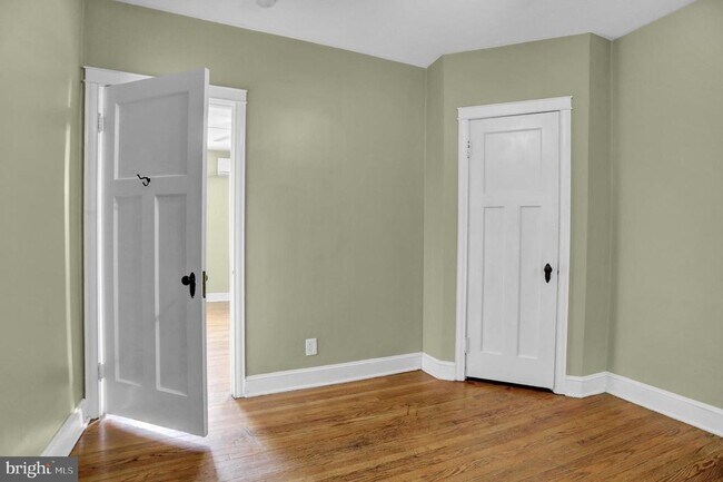 Building Photo - 434 Folcroft St