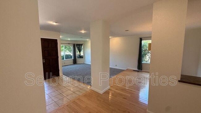 Building Photo - 6252 Ridgemont Dr