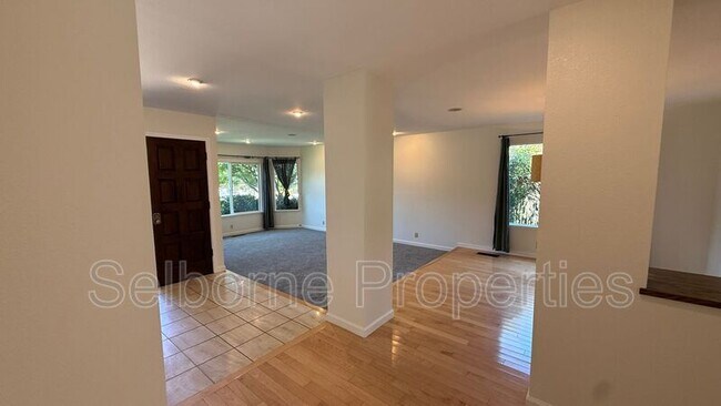 Foto del edificio - 6252 Ridgemont Dr