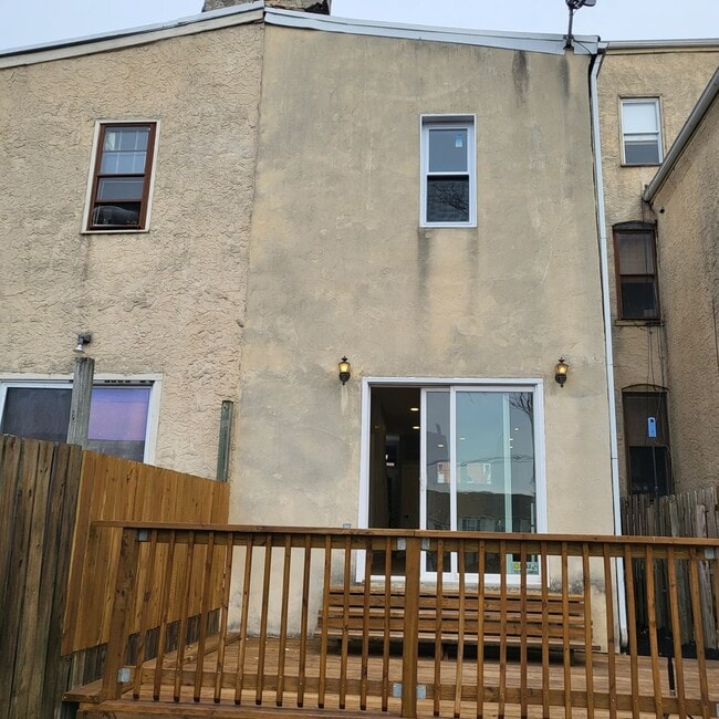 Building Photo - Fully renovated 3 bedroom, 2 bath City of ...