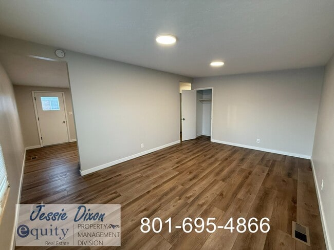 Building Photo - 364 Ann St