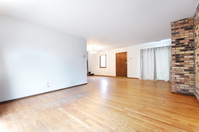 Building Photo - 1255 W Belden Ave