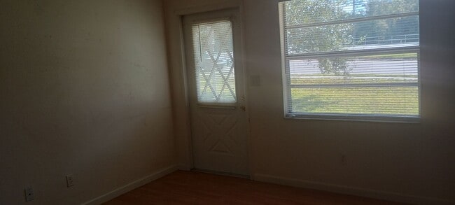 Building Photo - 2 bad 1 bathroom 4-plex
