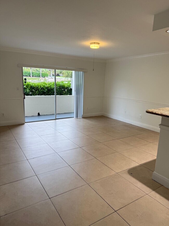Sala de estar - 7477 SW 82nd St