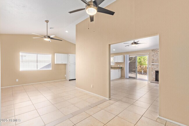 Foto del edificio - 15457 N 63rd St