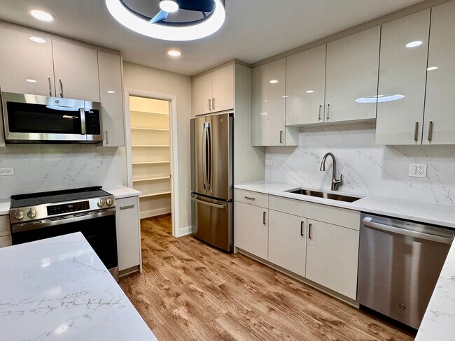 Foto del edificio - 205 Blossom Ct