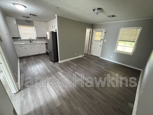 Building Photo - 6160 Hinchcliff Rd