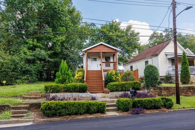 Building Photo - 2 Bedroom, 2 Bath in Homewood