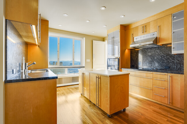 Totally remodeled kitchen - 1200 California St