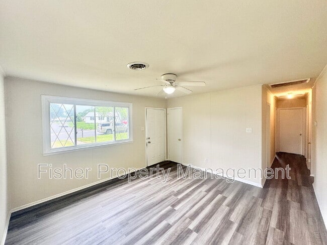 Building Photo - 2207 Beck Dr