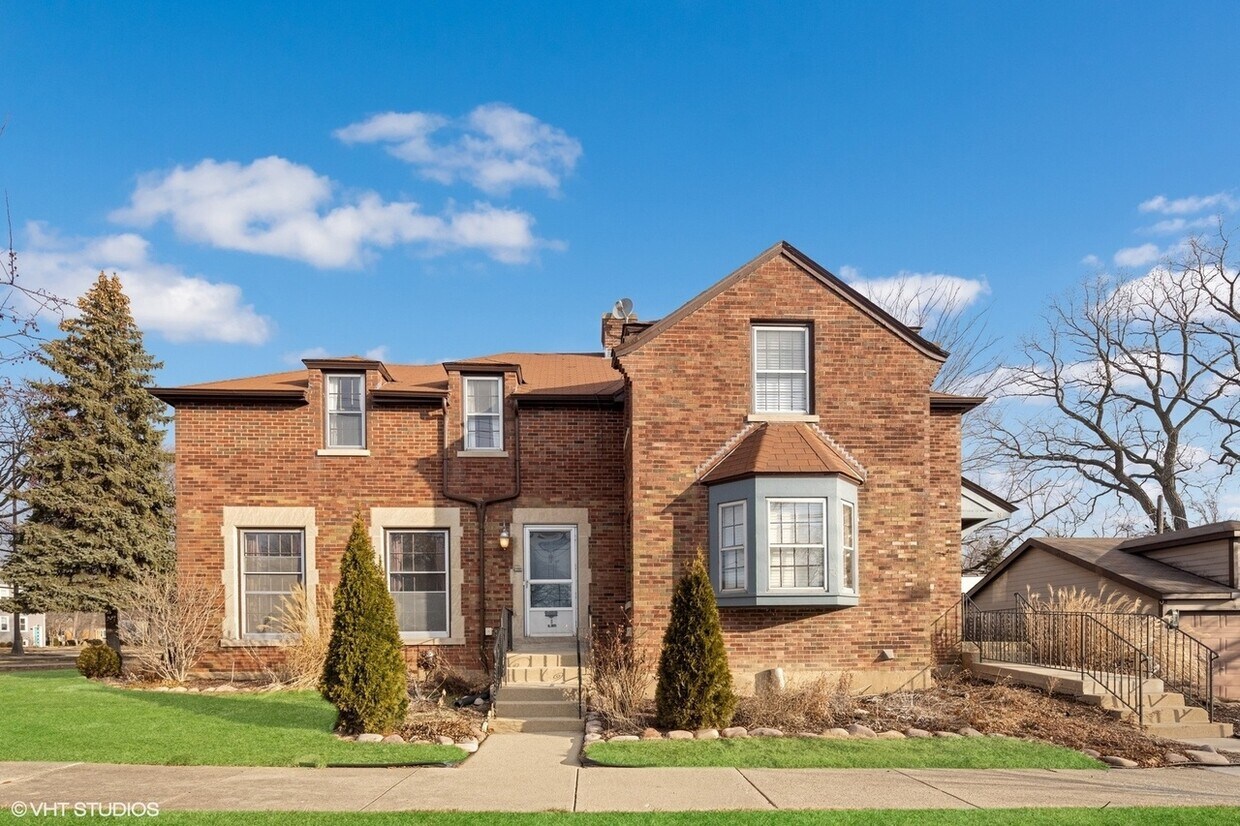 Primary Photo - 3 E Oak Ave