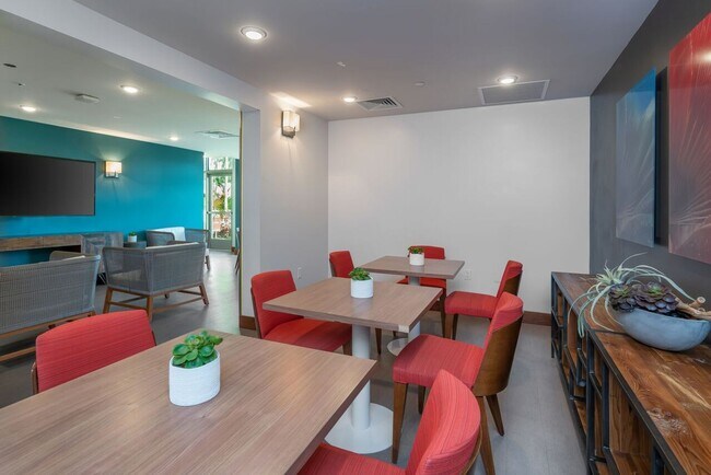 Foto del edificio - Gorgeous Hale Ka Lae 2-Bedroom/2-Bath/2-Pa...