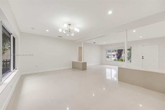 Building Photo - 12885 Griffing Blvd